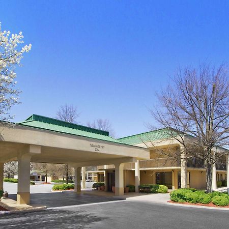 Howard Johnson By Wyndham Greensboro Near The Coliseum Luaran gambar