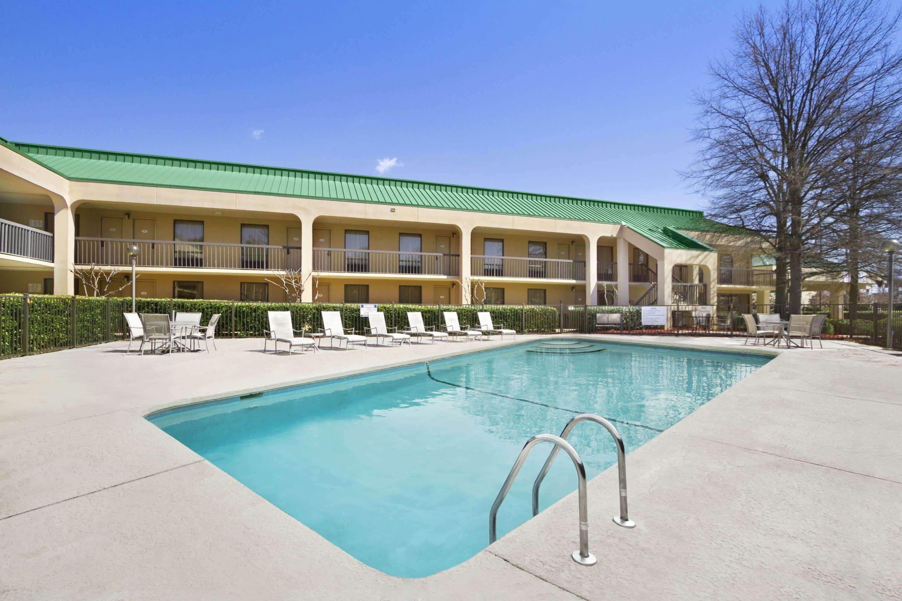 Howard Johnson By Wyndham Greensboro Near The Coliseum Luaran gambar