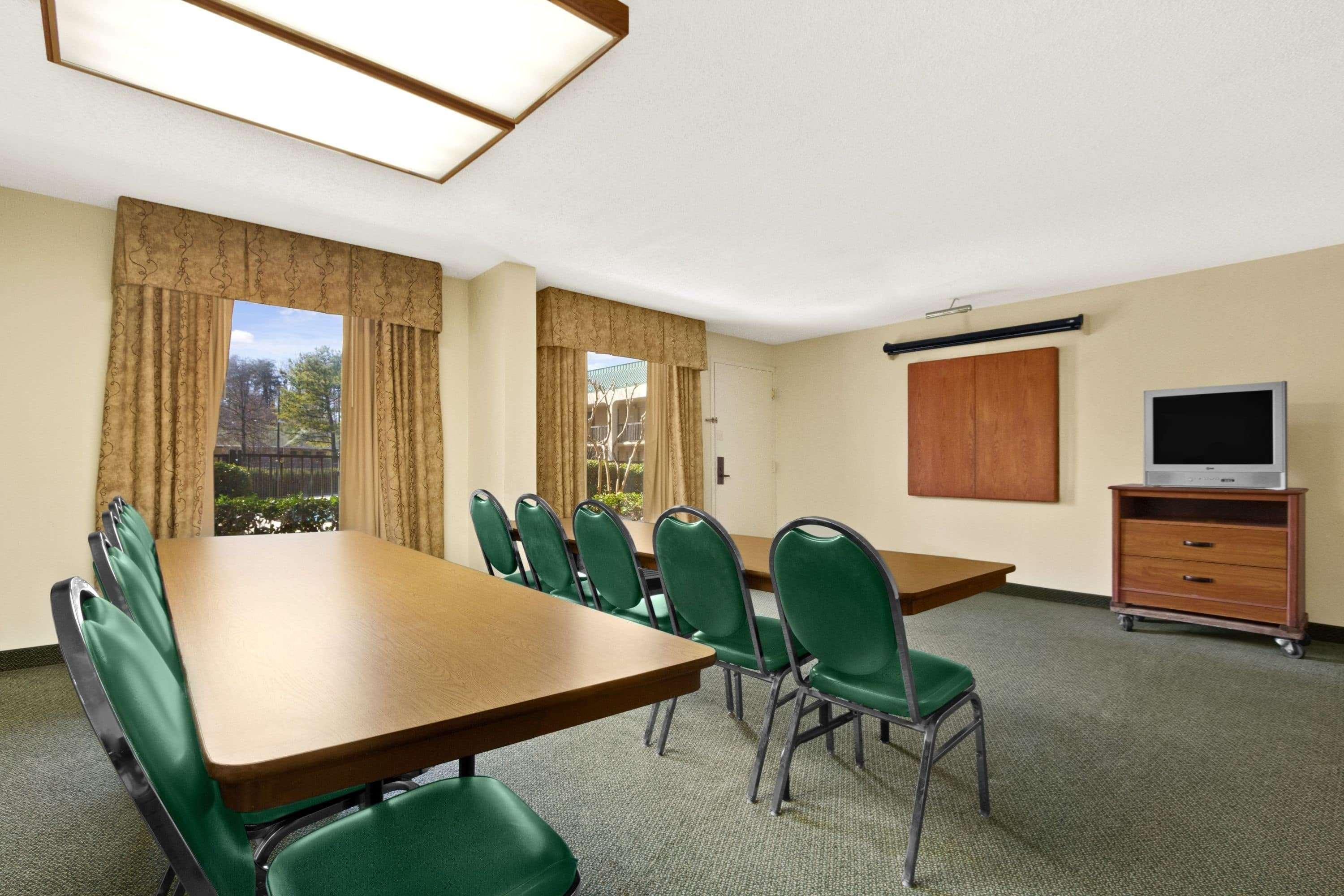 Howard Johnson By Wyndham Greensboro Near The Coliseum Luaran gambar