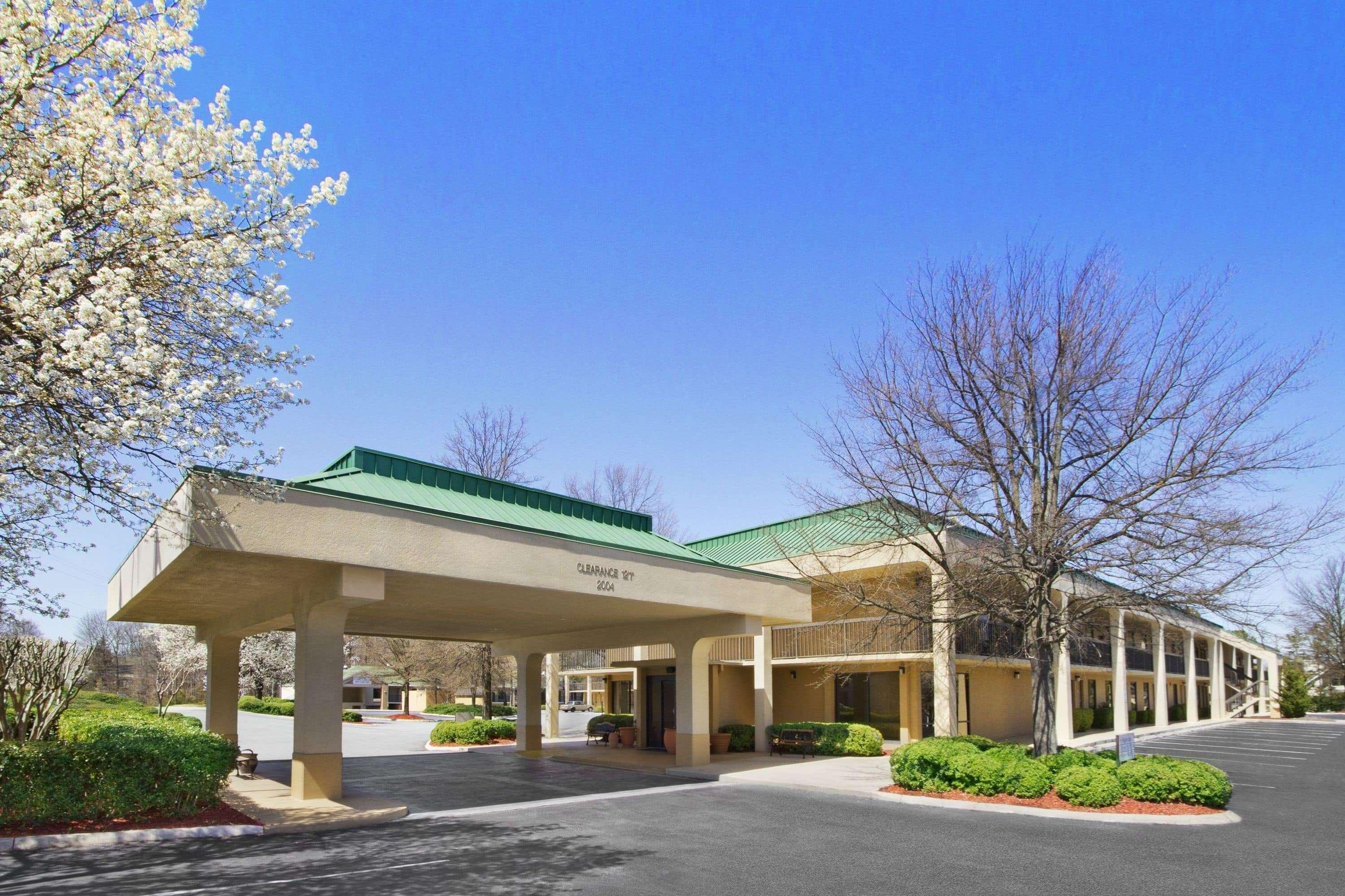 Howard Johnson By Wyndham Greensboro Near The Coliseum Luaran gambar