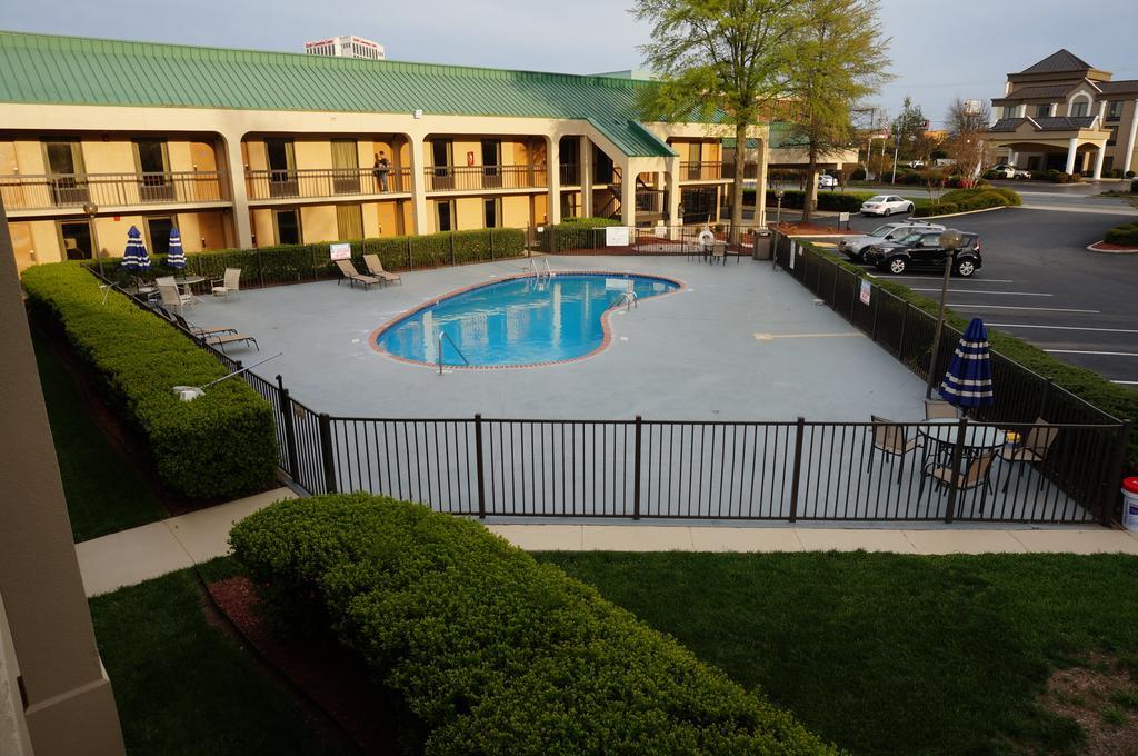 Howard Johnson By Wyndham Greensboro Near The Coliseum Luaran gambar