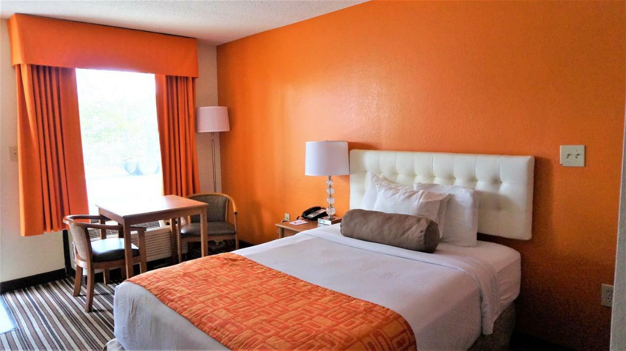 Howard Johnson By Wyndham Greensboro Near The Coliseum Luaran gambar