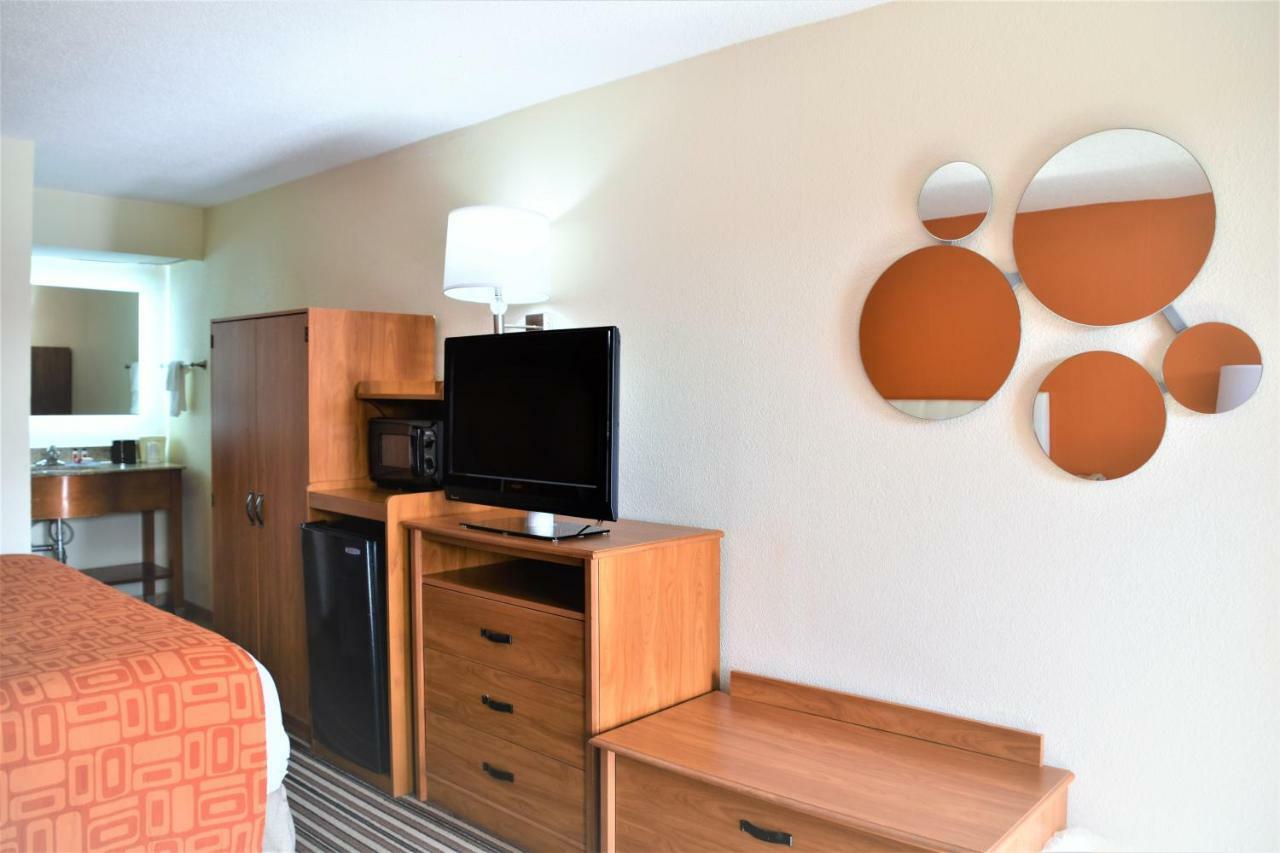 Howard Johnson By Wyndham Greensboro Near The Coliseum Luaran gambar