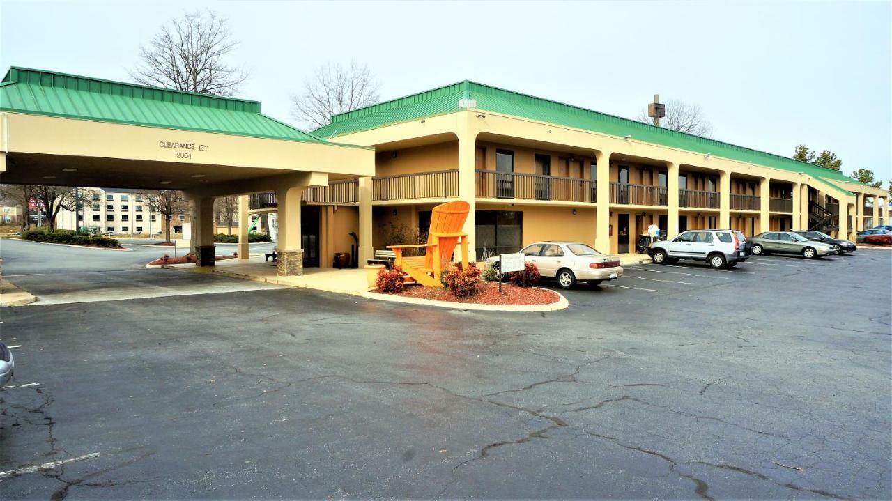 Howard Johnson By Wyndham Greensboro Near The Coliseum Luaran gambar