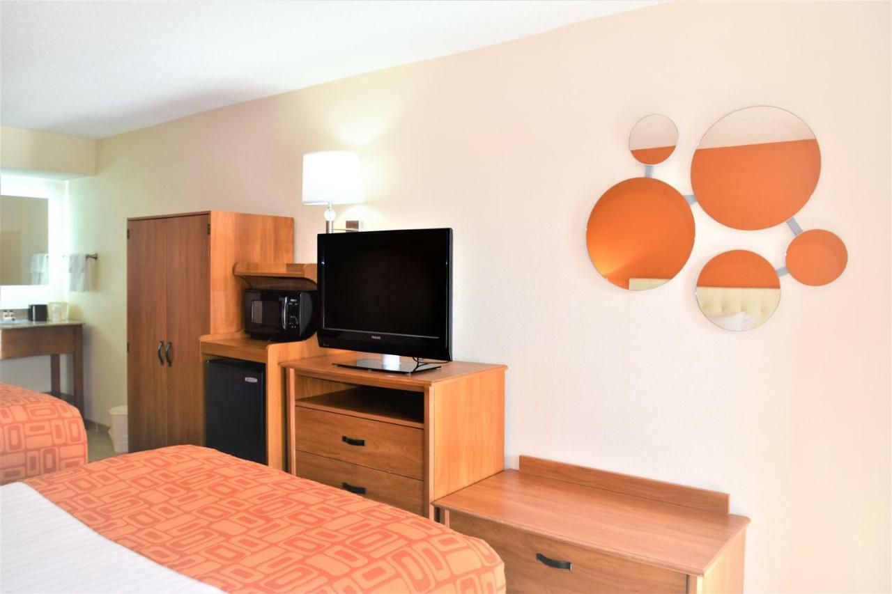 Howard Johnson By Wyndham Greensboro Near The Coliseum Luaran gambar