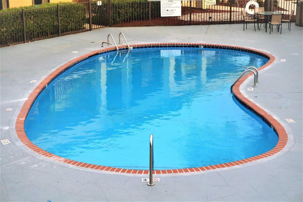 Howard Johnson By Wyndham Greensboro Near The Coliseum Luaran gambar