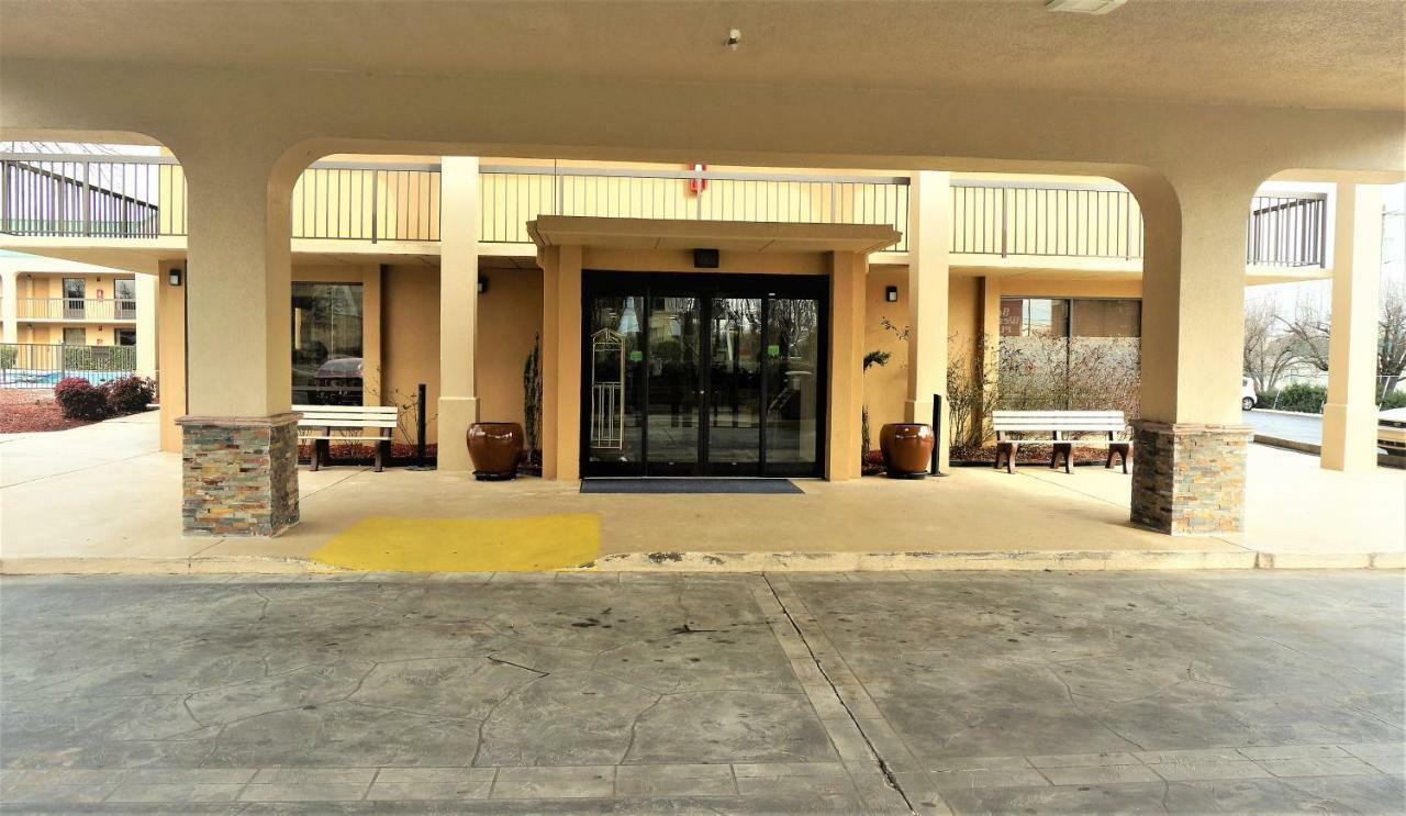 Howard Johnson By Wyndham Greensboro Near The Coliseum Luaran gambar