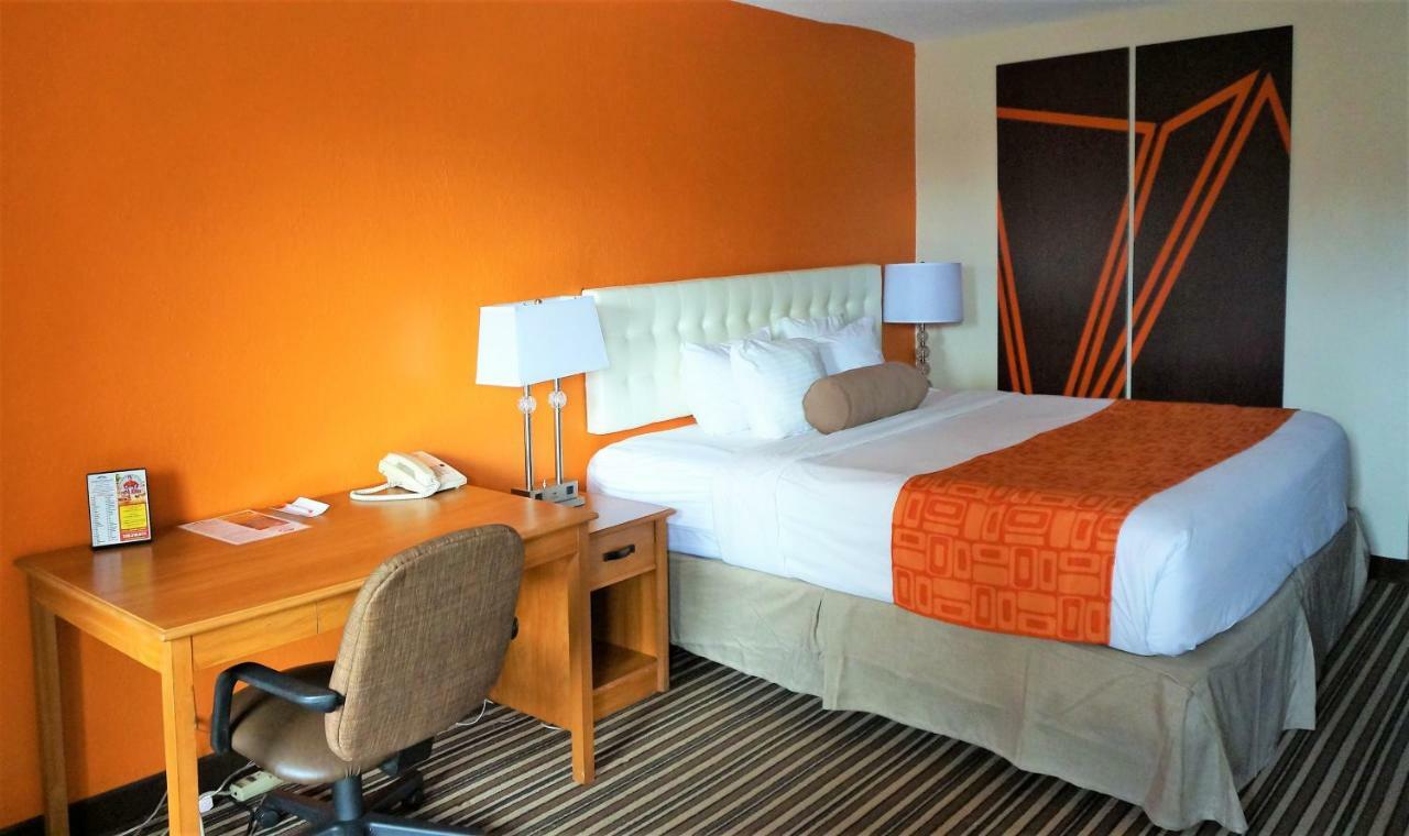 Howard Johnson By Wyndham Greensboro Near The Coliseum Luaran gambar