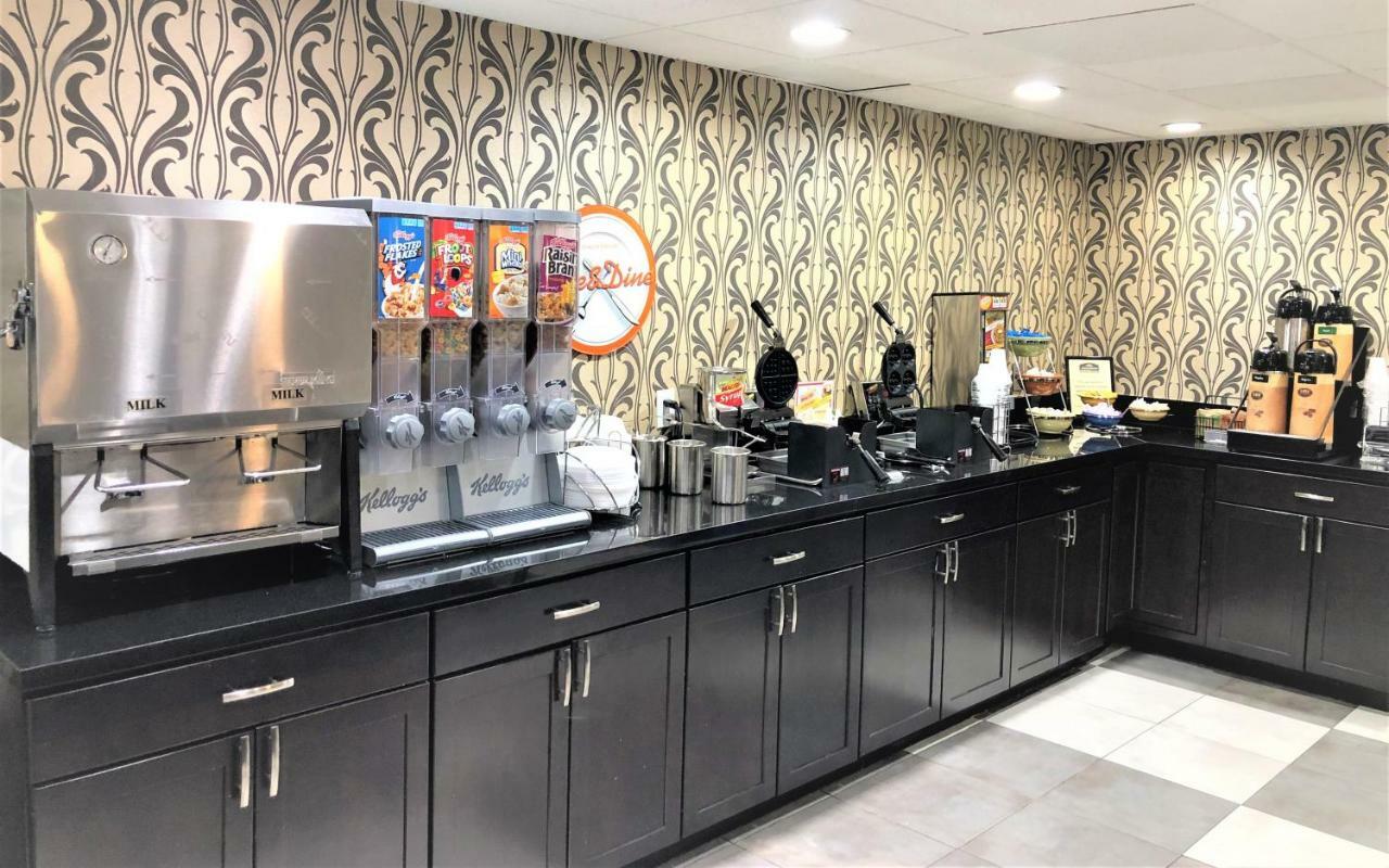 Howard Johnson By Wyndham Greensboro Near The Coliseum Luaran gambar